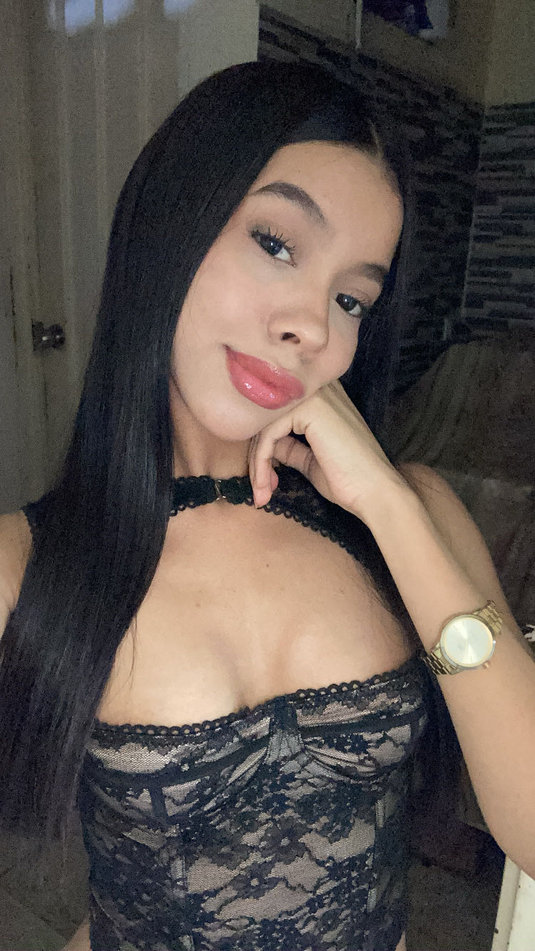 Portrait of a woman on Flirtify
